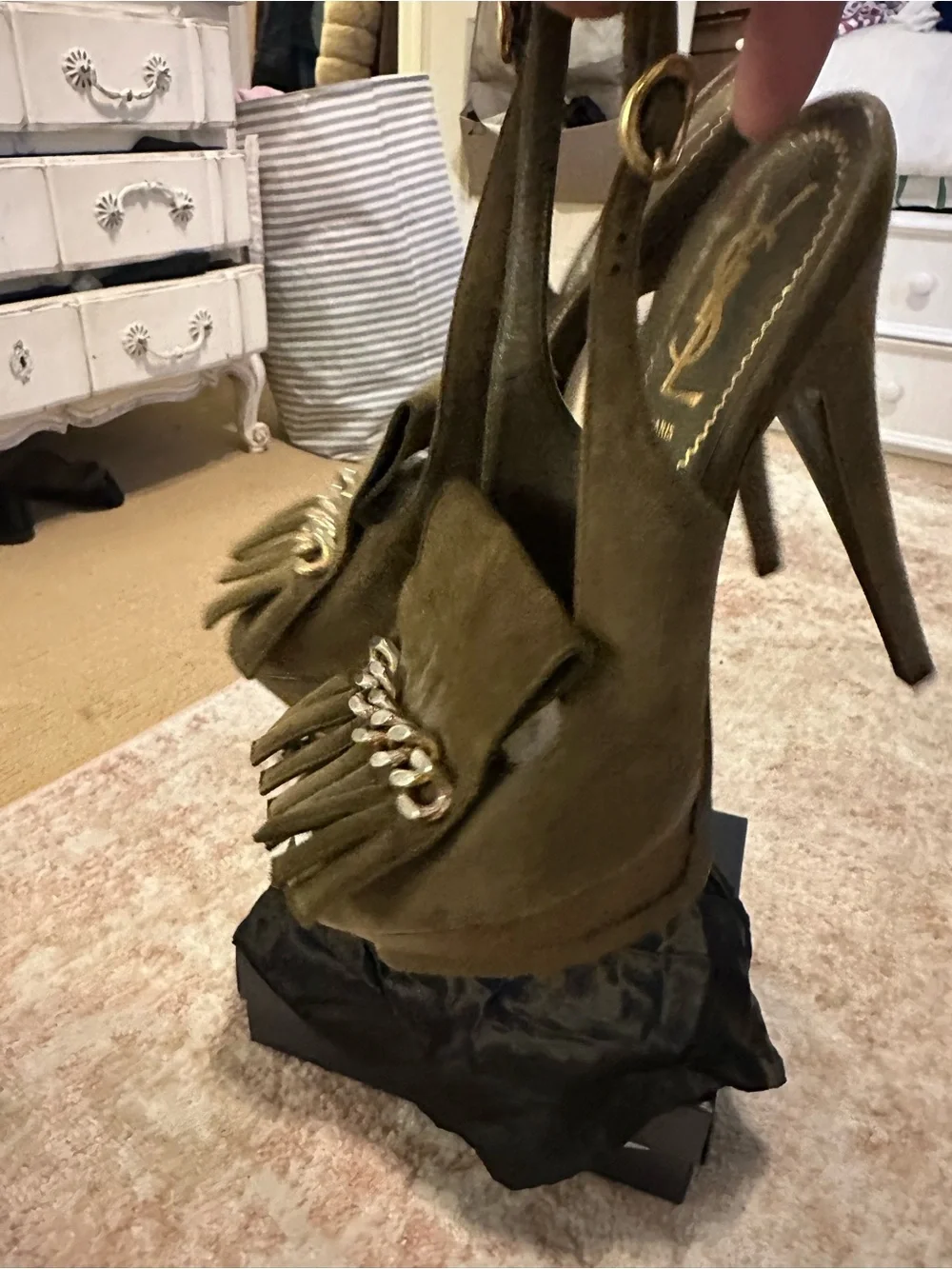 Saint Laurent Olive Green Suede Fringe Slingback Heels with Gold Chain - Picture 3 of 5